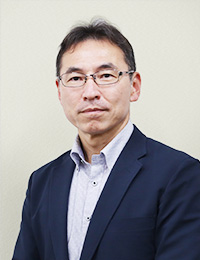 課長 上根 勝